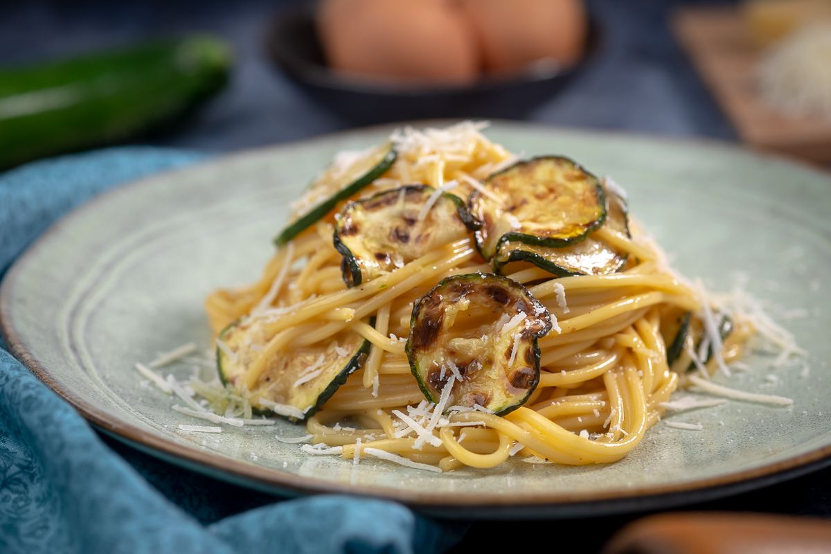 Cukkinis carbonara spagetti receptje /Fotó: Mindmegette