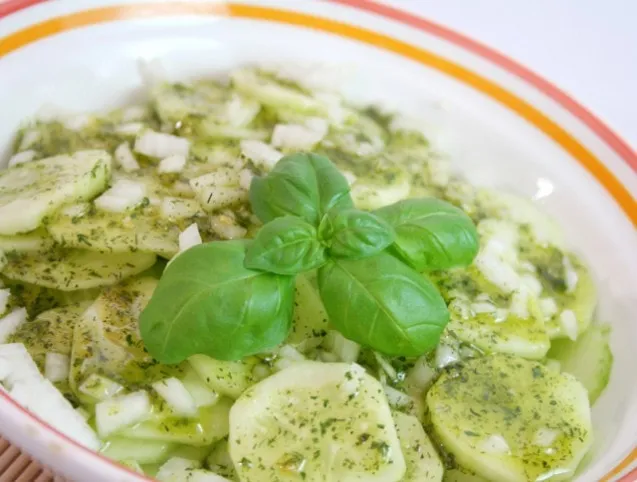 Pikáns uborkasaláta recept