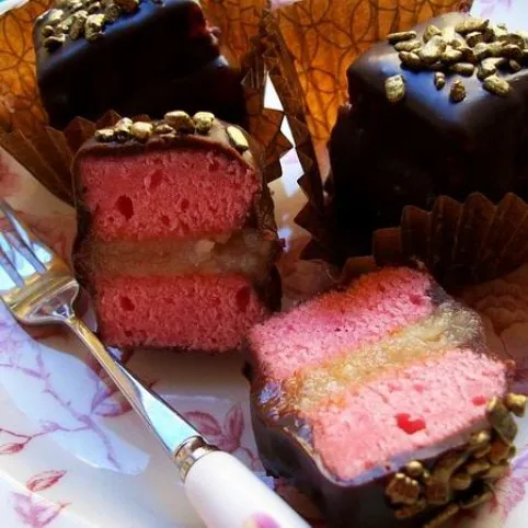 Rózsaszín marcipános minyon recept