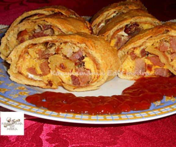 Sajtos-sonkás tekercs recept