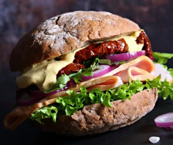 Currys-sonkás szendvics szárított paradicsommal recept