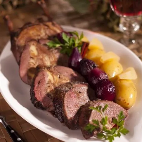 Vadkacsa mézeskalácsos töltelékkel és hagymakompóttal recept