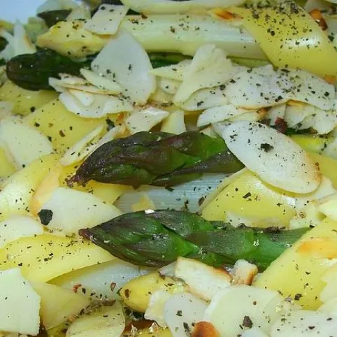 Spárgakötegek pirított mandulával recept