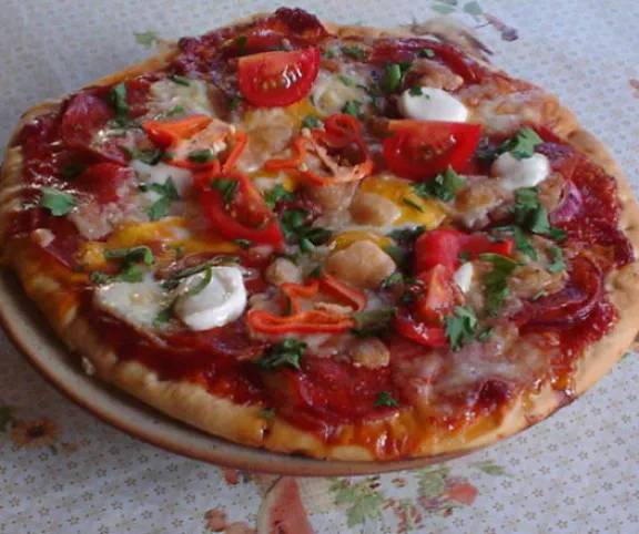 Szalámis-sajtos pizza villámgyorsan recept