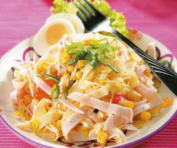 Sajtos-sonkás kukoricasaláta recept