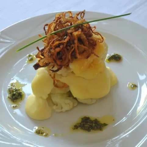 Karfiol csőben sütve pirított hagymával recept