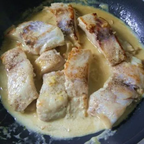 Fűszeres-tejszínes amurszelet recept