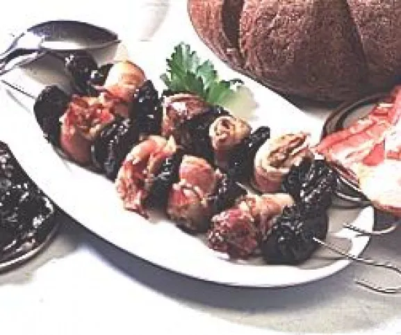 Aszalt szilvás nyársak recept