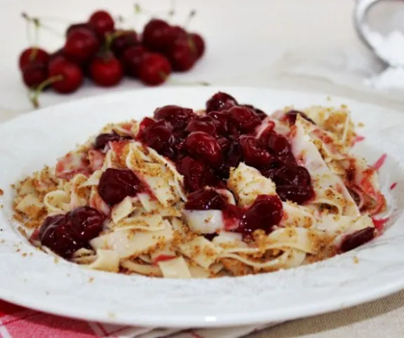 Grízes tészta fehér csokoládés meggymártással recept