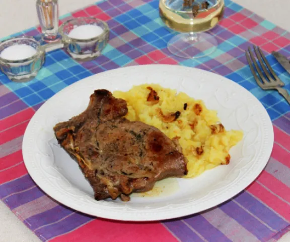 Fűszeres tarja hagymás krumplival recept