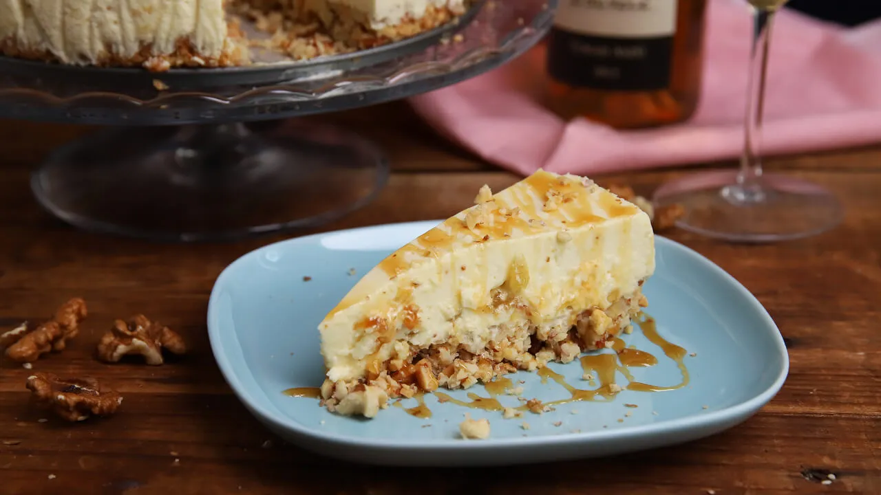 Videós recept, fügemousse torta sós karamell mártással