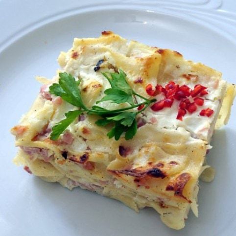 Sonkás-kolbászos tészta csőben sütve recept