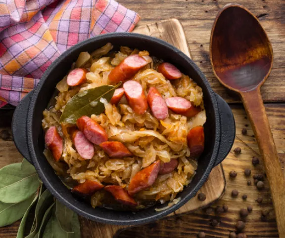 Fehérboros káposzta virslivel  recept
