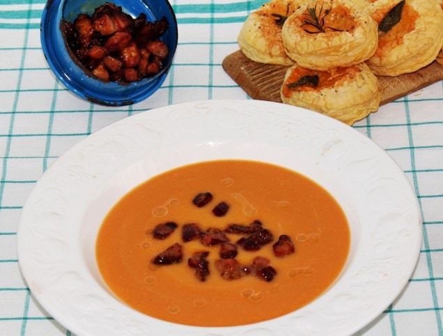 Sütőtök krémleves leveles-sajtos puffanccsal recept