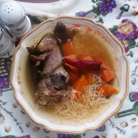 Pulykanyakleves zöldségesen metélttésztával recept