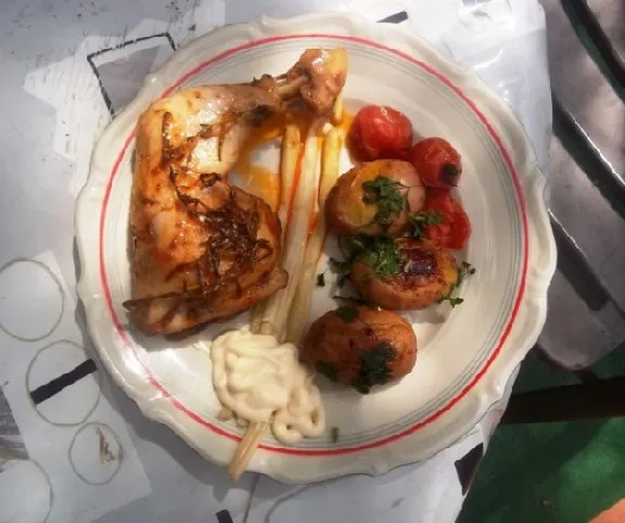 Sült csirkecomb vajas fehérspárgával recept