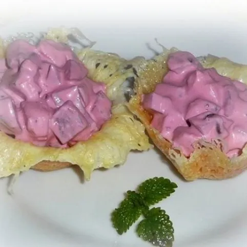 Céklasaláta sajtkosárban recept