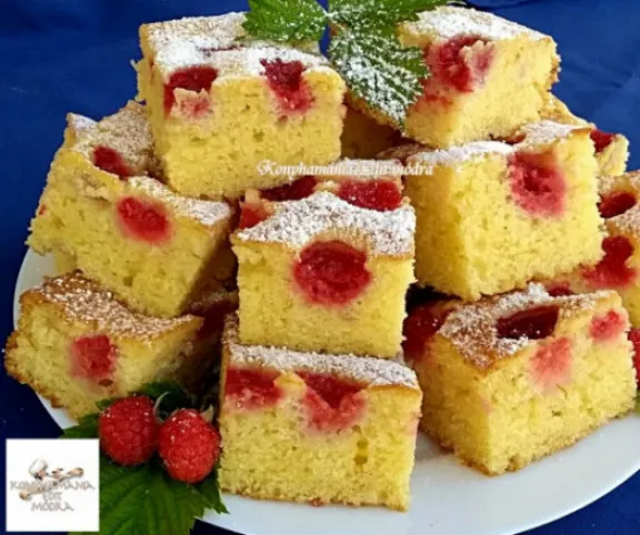 Málnás-tejfölös piskóta recept