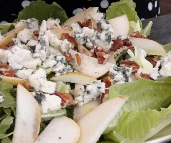 Körtés római saláta kéksajttal recept