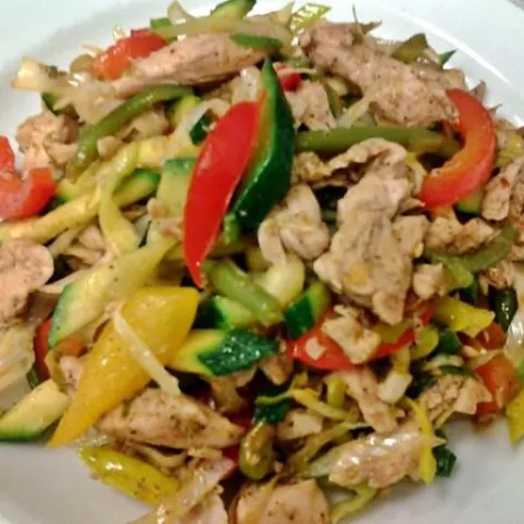 Ínyenc zöldséges csirke recept