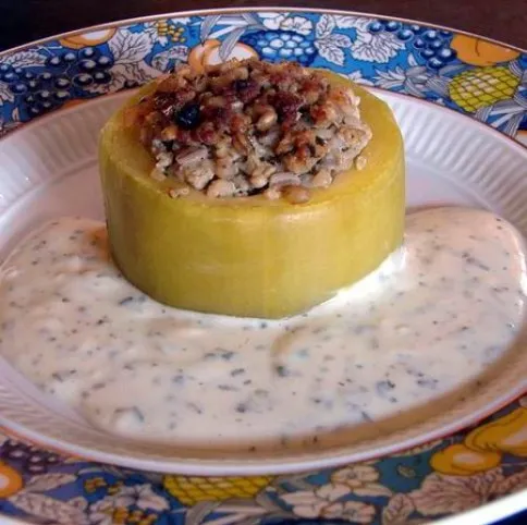 Töltött cukkini tárkonymártással recept