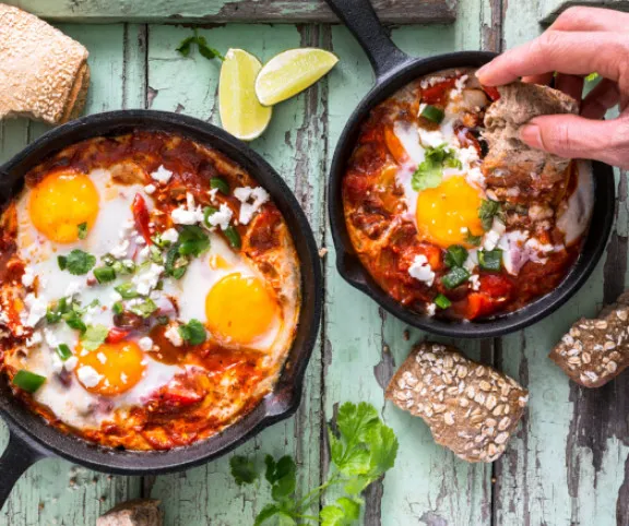 Egyszerű shakshuka fetával recept