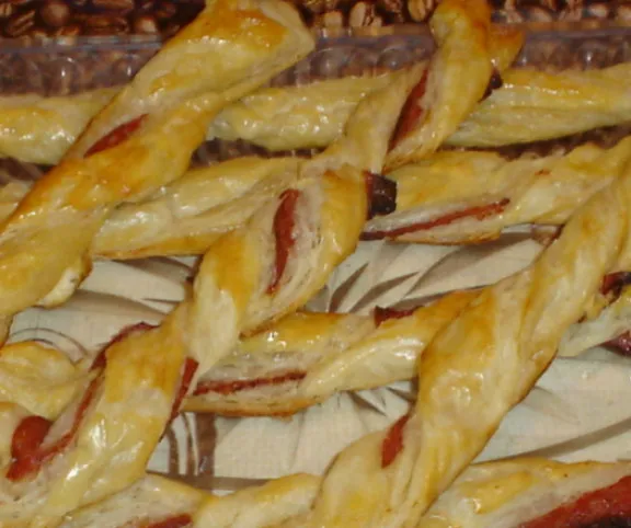 Sonkás csavart rúd leveles tésztából recept