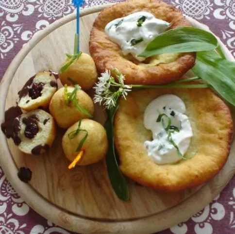 Burgonyás lángos sósan és édesen recept