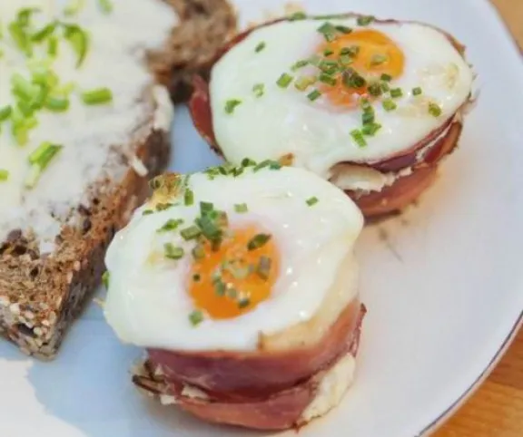 Muffinsütőben sült sonkás tojás  recept