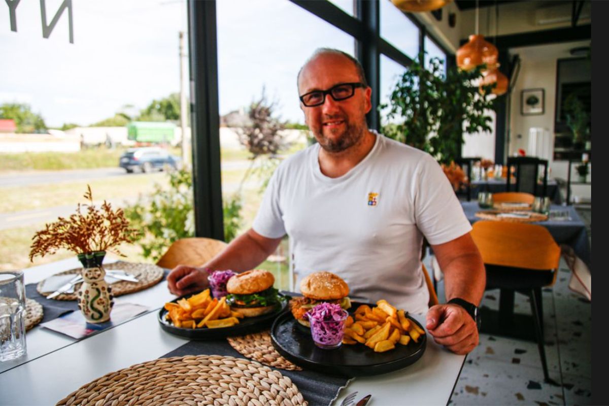 Barabás Csaba Heinz, a hamburgerek egyik ötletgazdája.(Fotó: Szoljon.hu / Nagy Balázs)