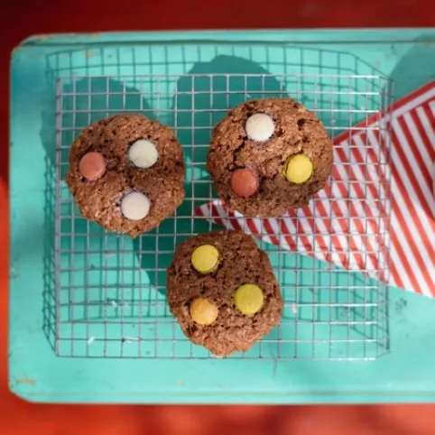 Smarties-os csokis keksz recept