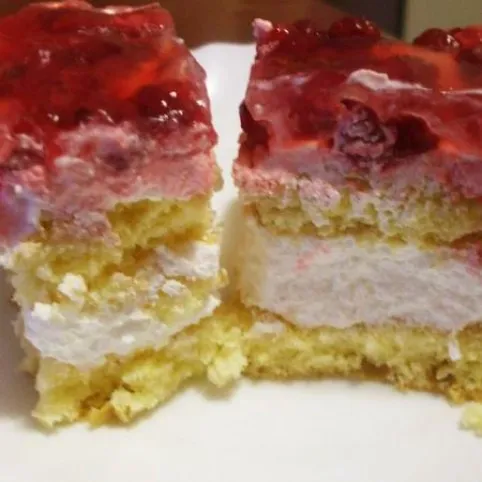 Tejszínes-gyümölcsös piskótaszelet recept