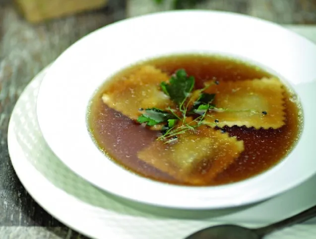 Erőleves húsos raviolival recept