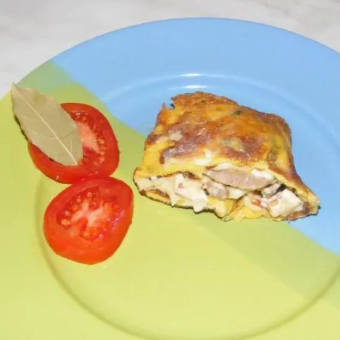 Tojástekercs sajtos-tejfölös hússal recept