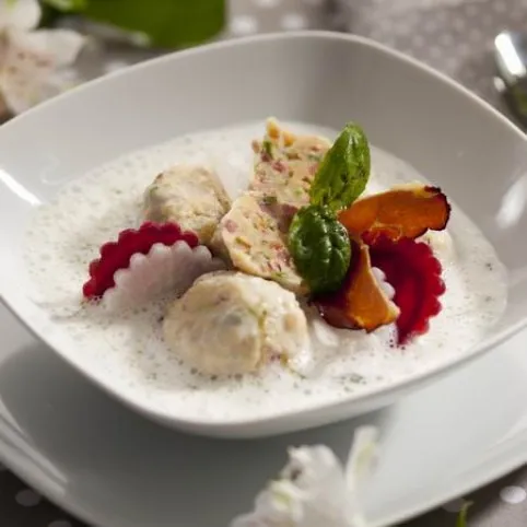 Ünnepi borkrémleves sonkagombóccal recept
