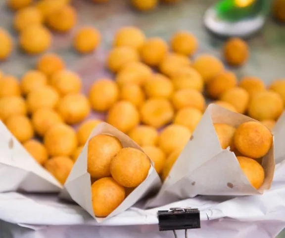 Thai édesburgonyagolyók (Khanom khai nok krata) recept