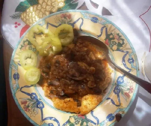 Csilis gombapörkölt nokedlivel  recept
