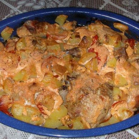 Tepsis csirkecombok parasztosan recept