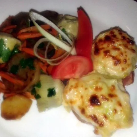 Sajtszószban sült szűzpecsenye serpenyős zöldségekkel recept