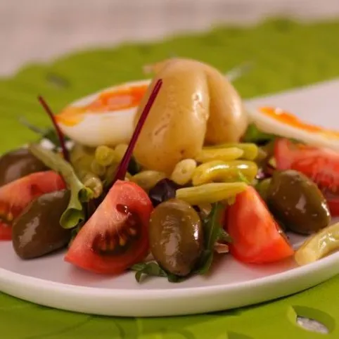 Olajbogyós-zöldbabos krumplisaláta recept