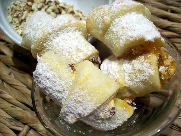  A pirított, aprított mandula és a házi sárgabaracklekvár nagyszerű tölteléke lehet a kis rugelachnak!