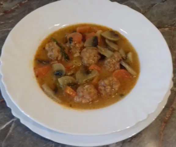 Magyaros gombaleves húsgombóccal recept