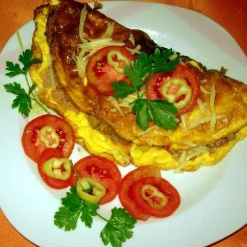 Omlett sonkás-gombás raguval recept