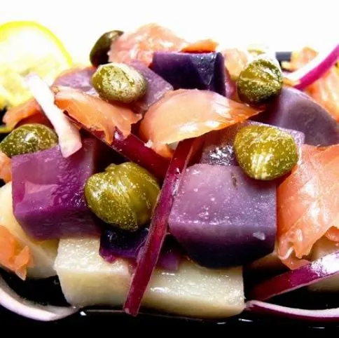 Lazacos-kapribogyós burgonyasaláta recept