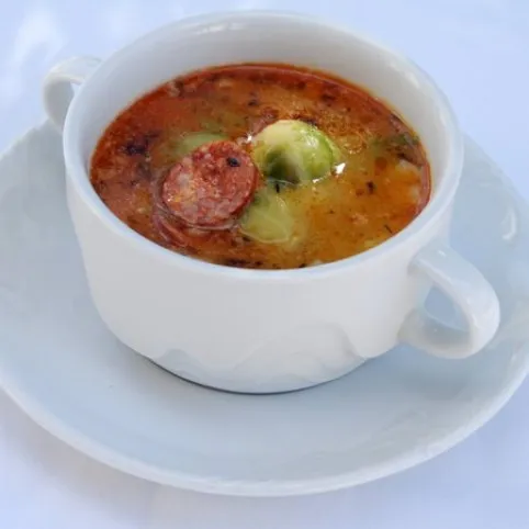 Kolbászos kelbimbóleves recept