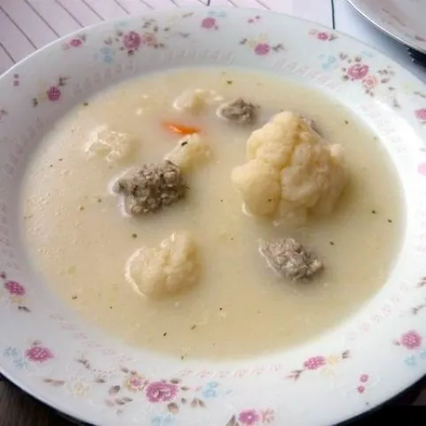 Tejszínes karfiolleves húsgombóccal recept