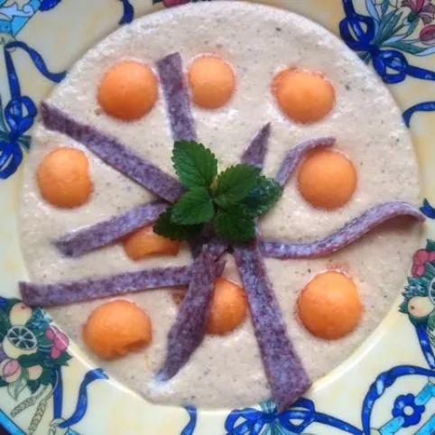 Sárgadinnye krémleves szalámival  recept