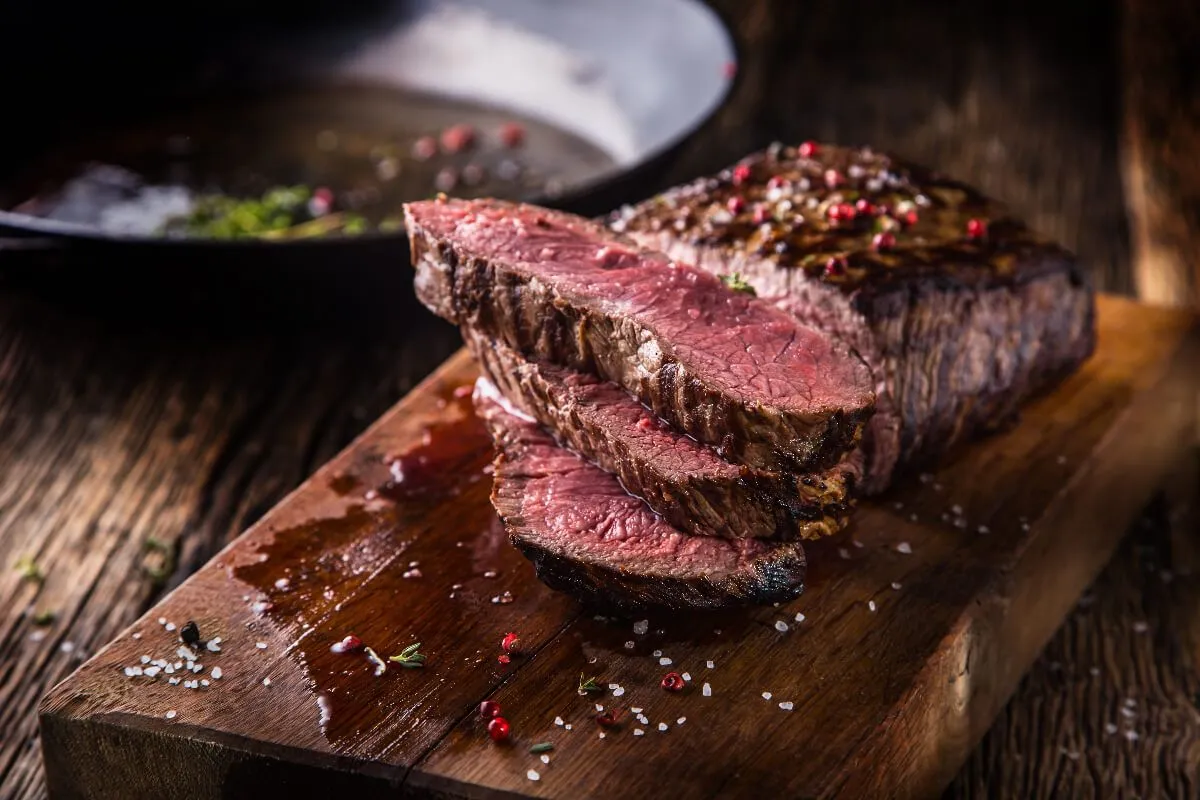 A tökéletes steak elmaradhatatlan hozzávalója a színesbors (Shutterstock)