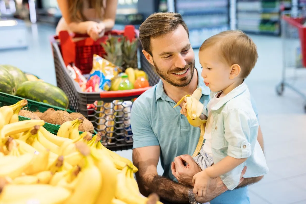 Nem jópofa, ha a gyerek megeszi azt az árut, amit még nem fizettél ki / Fotó: Shutterstock