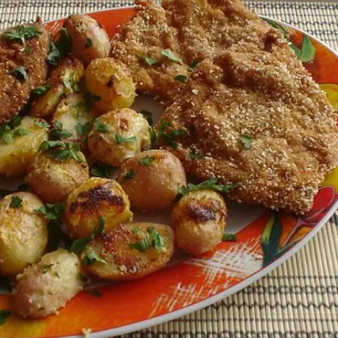 Amarántos rántott szelet kefires újburgonyával recept